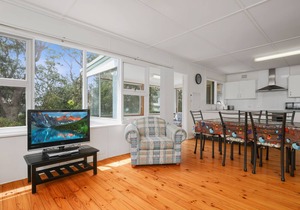 On Collingwood Beach - Upstairs Apartment