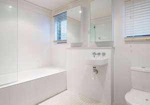 One Mile Ridge, 12a/26 One Mile Close - stunning views, air con, infinity pool