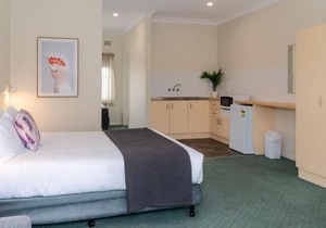 Pacific Motel 11