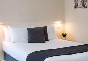 Pacific Motel 11