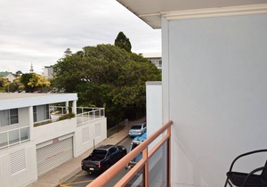 Paragon Apartment 8 - walk to the beach