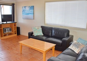 Paragon Apartment 8 - walk to the beach