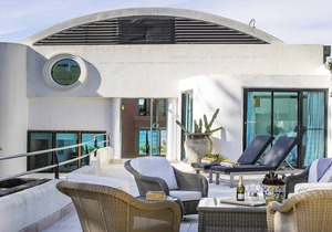 Philotimo - Absolute Beach Front at North Avoca