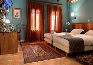 Premium Quad Retreat - Esperides Traditional Resort in Naoussa
