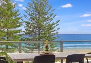 Rainbow Pacific Unit 20- Lovely Beachfront unit in Rainbow Bay Coolangatta with Wi-Fi Included
