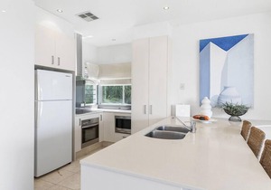 Relax in stylish comfort, Sunshine Beach