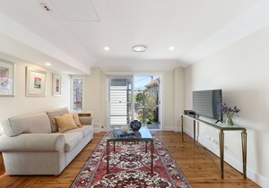 Relax-Inn Austinmer. Luxury detached Guest House.