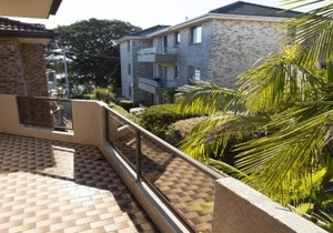 Renas Court 8