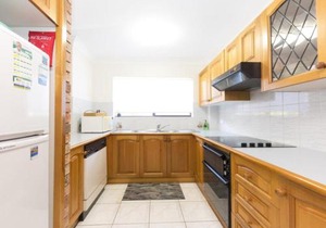Renas Court 8