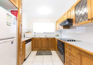Renas Court 8 - This property is in wonderful location just across the road from Wallis Lake!
