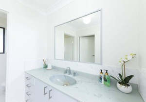 Renas Court 8 - This property is in wonderful location just across the road from Wallis Lake!