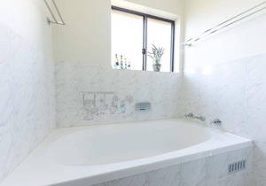 Renas Court 8 - This property is in wonderful location just across the road from Wallis Lake!