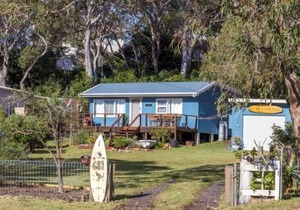 Retro Beach Cottage - classic surf getaway