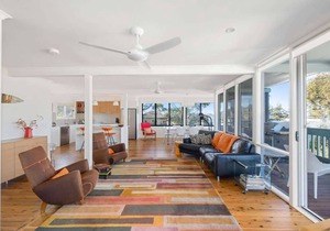 Retro Beach House Sum