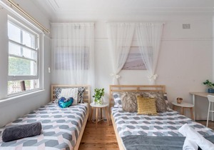 Rustic Waterfront Beach Retreat Sleeps22