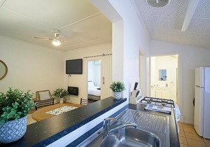 Sea Salt Apartment 2 ~ Short walk to beach! Free WiFi! newly decorated!