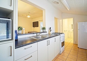 Sea Salt Apartment 2 ~ Short walk to beach! Free WiFi! newly decorated!