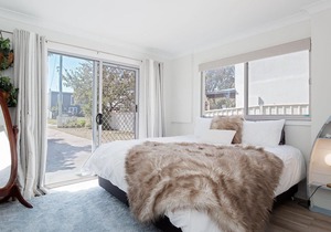 SeaHaven, 2 Richardson Ave - Large home with Aircon, Smart TV, WIFI, Netflix & Boat Parking