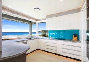 SEASHORE: North Avoca Beachfront, Panoramic ocean views, WiFi, Ultra modern.