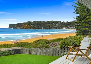 SEASHORE: North Avoca Beachfront, Panoramic ocean views, WiFi, Ultra modern.