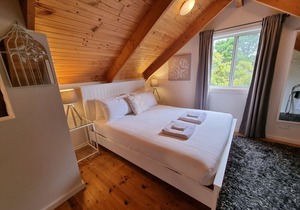 Seaside Garden Cottages: The Cottage & The Studio up to 5 Bedrooms, 3 Bathrooms