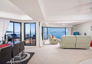 Seaside Splendour 1 beautiful unit on the waterfront