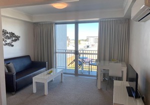Self Check in Apartment With Pool and Gym