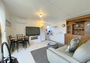 Separate & Self contained apartment in beautiful tropical garden close to beach.