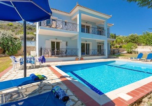 Skala Villa Blue: Large Private Pool, Walk to Beach, Sea Views, A/C, WiFi in Elios Proni