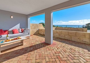 Slps 22 Family accom 2 houses side by side BEACHFRONT sunset drink, pet freindly