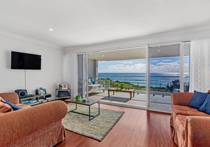 Slps 22 Family accom 2 houses side by side BEACHFRONT sunset drink, pet freindly