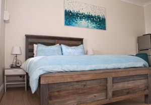 Smugglers Inn Studio Apartments
