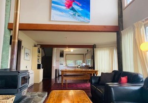 Snowgums on the Lake - Charming 4BR Home l Amazing Lake Views l Balcony