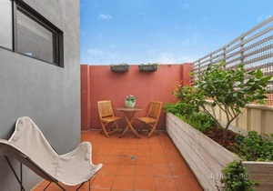 Spacious 2 Bedroom Apartment in Brunswick with Patio and Parking