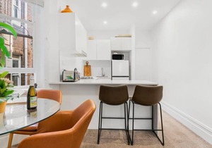 Spacious Boutique Apartment in Beautiful Art Deco Block
