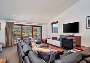 Spacious luxury in the village, gas fire, spa bath, Foxtel, expresso machine, BBQ & private Balcony