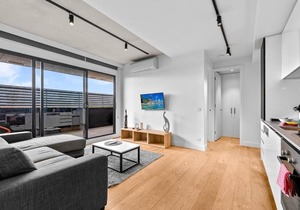 St Kilda East Top Location; New 1bd Apartment