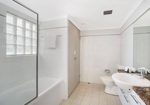 St Leonards- L1101 Atchison Street - Bright 2BR Near St Leonards Station | Walk to Cafes Shops
