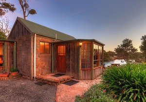 Stanley Lakeside Spa Cabins
