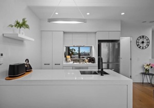 StayCentral - Northcote Townhouse with Study - Campbell Grove, Northcote - 2 Bedrooms, 3 Beds, 2 Bathrooms, 1 secure undercover parking spot.