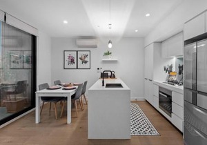 StayCentral - Northcote Townhouse with Study