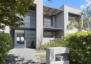 Stunning beach house at Magenta