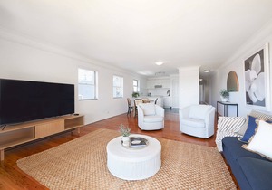 Stunning views from this amazing apartment with everything at your doorstep!