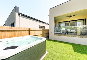 Summerland 10 @ Glorious Diamond Beach with outdoor spa