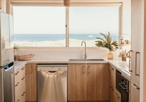 Sunsets on Martyrs Coastal Luxury Beach House Peterborough