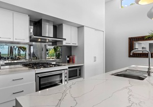 Tenterfield on Oak is the serene tropical beachfront retreat you have been searching for!