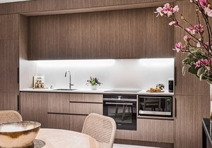 The Arden 2. Coogee. New Peaceful Spacious Garden Apartment, Meters to Beach