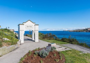 The Arden 7 Coogee. New Large Quiet Ocean View Balcony Apartment, Next to Beach