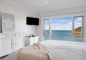 "The Beach Hive" - Absolute Beachfront