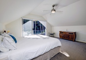 THE BEACH HOUSE - BYO LINEN